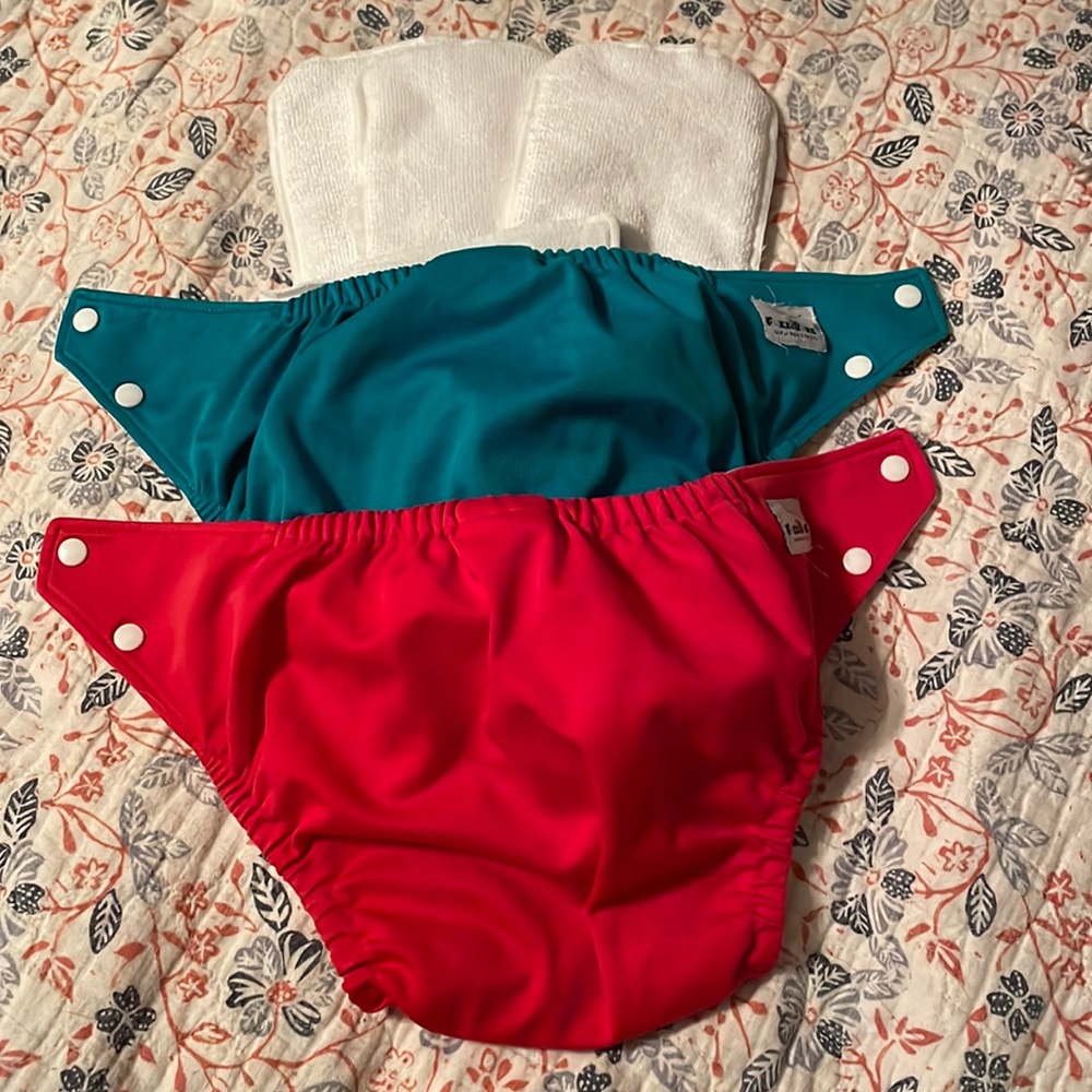2 Fuzzibunz cloth diapers with 3 inserts